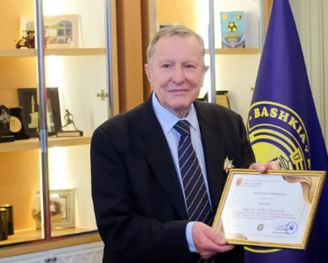 Ndahet nga jeta ish-ambasadori gjerman, u gjet i pajetë në një hotel në Durrës