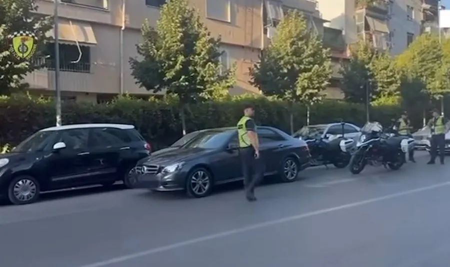Nën hetim 7 shoferë në Tiranë, bllokuan qarkullimin duke parkuar makinën dysh