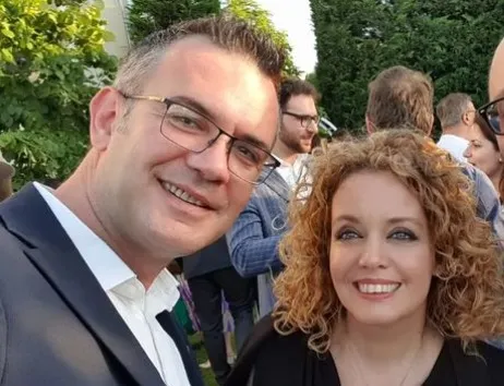 Edlira Çepani kujton 15-vjetorin e martesës me Gerti Bogdanin: Do jesh gjithmonë drita në rrugën tonë