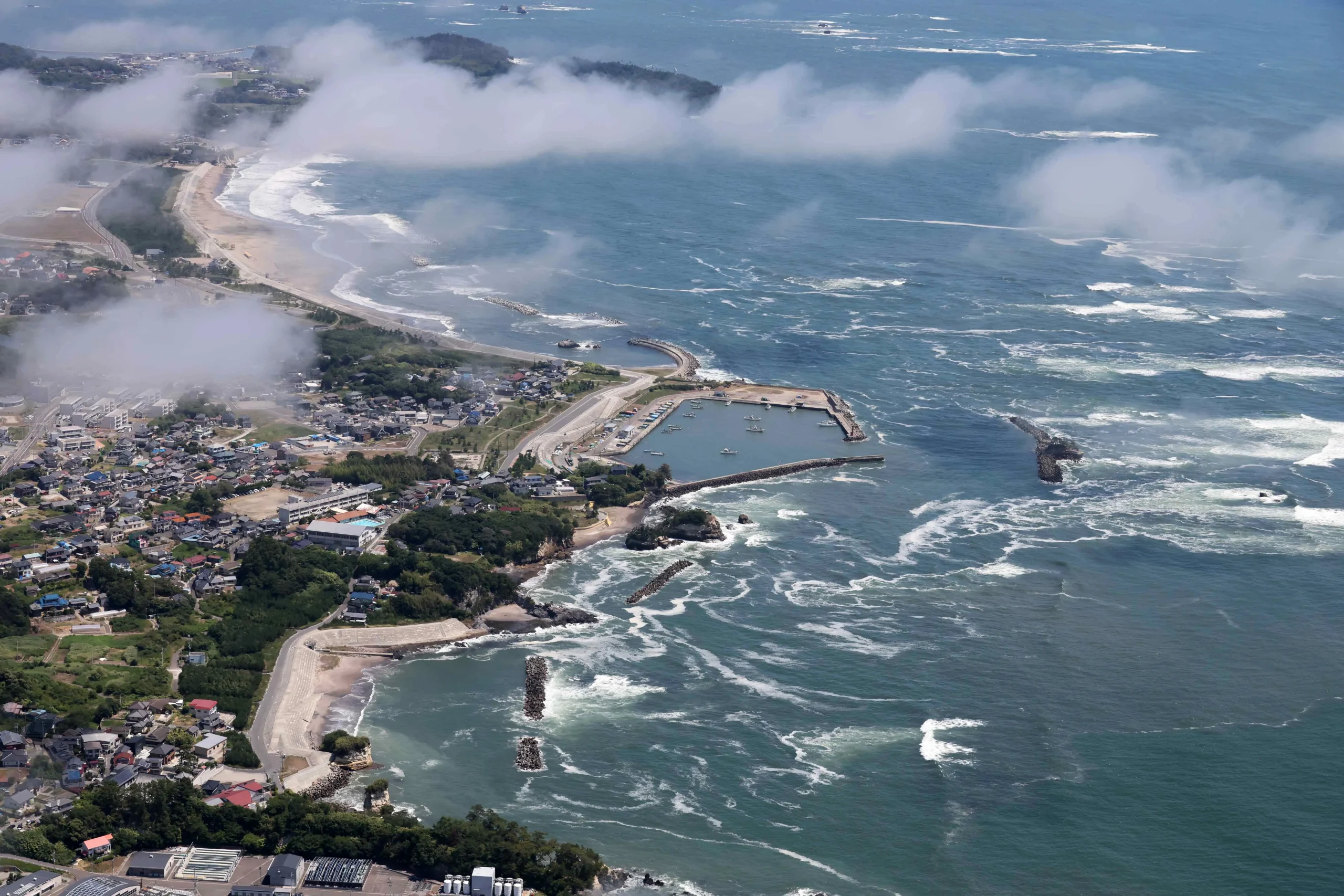 Cunami mbërrin në brigjet amerikane, dallgë të vogla në Kaliforni, Oregon dhe Uashington. Ulet niveli i alarmit për Hawaiin