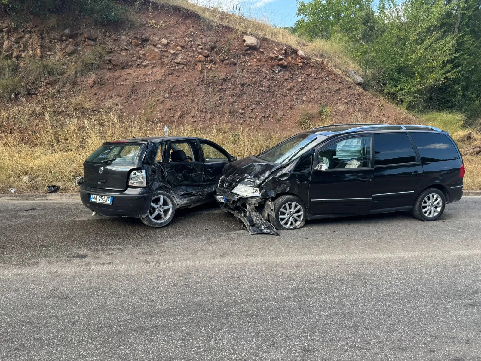 Aksident i rëndë në Elbasan, plagosen 4 anëtarë të një familjeje. Njëri në gjendje kritike