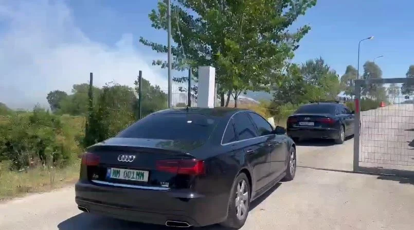 Zjarri prej tre ditësh në landfill/ “Zgjohet” ministri Vengu, mbërrin në Elbasan