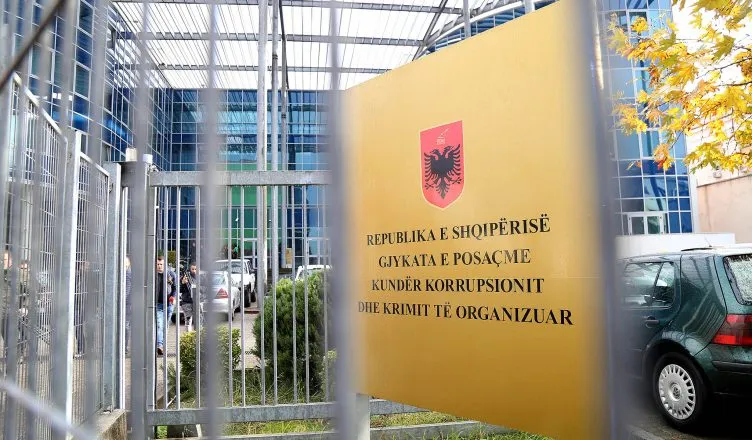 “Plumbi i Artë”/ Tensione dhe përplasje në Gjykatën e Posaçme, shtyhet sërish seanca
