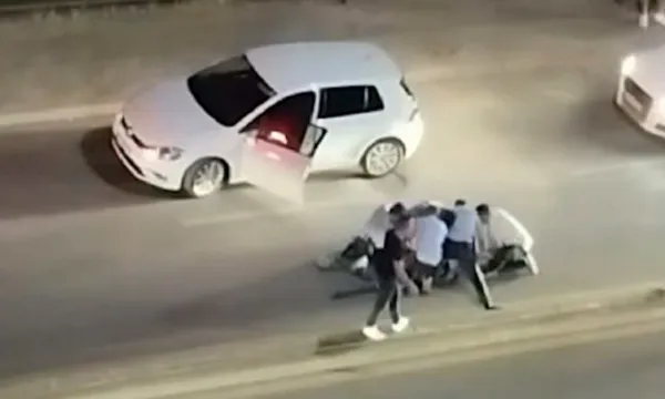 I riu vdiq në duart e policëve/ Paraburgim për pesë efektivët në Kosovë