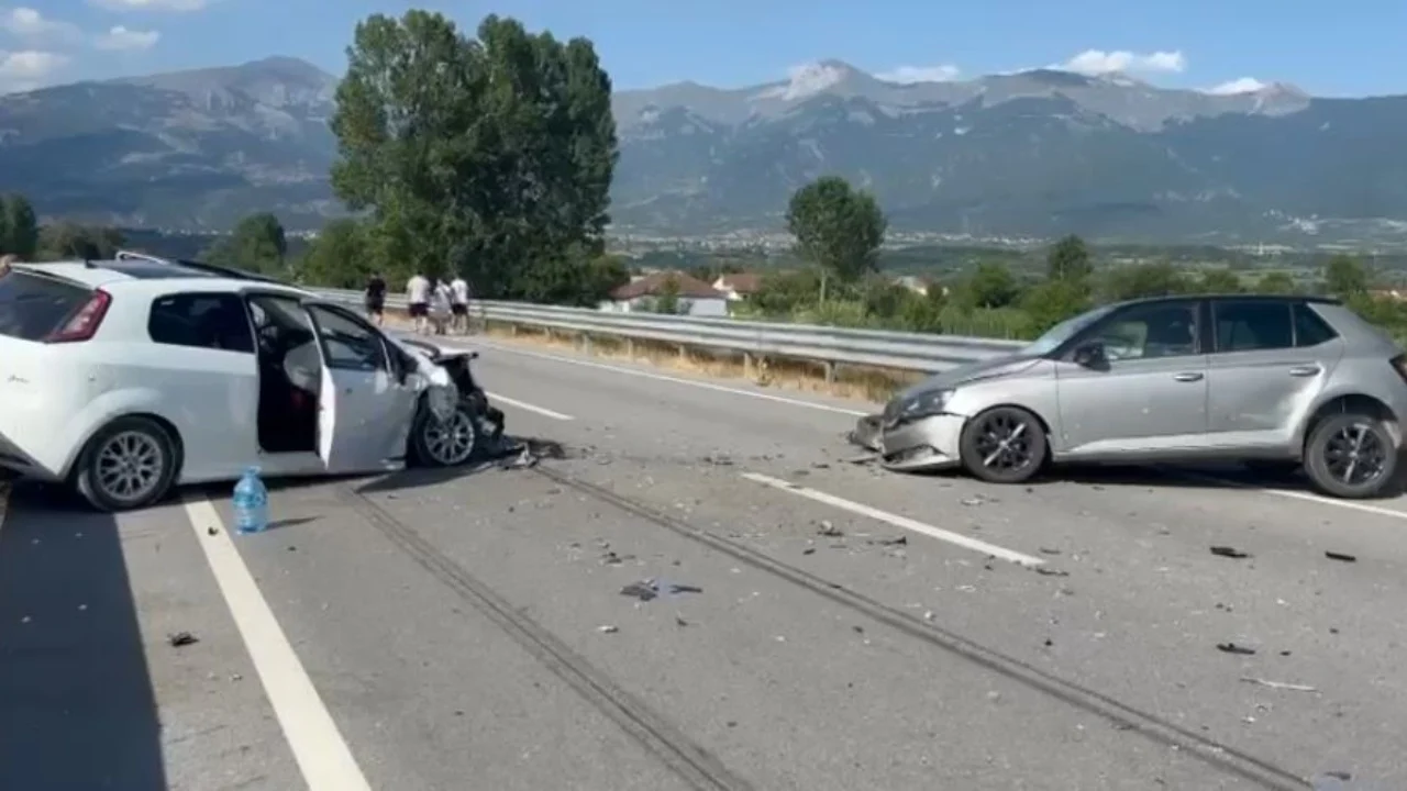 Aksident i rëndë në Bulqizë/ Përplasen dy makina, disa të plagosur në gjendje të rëndë
