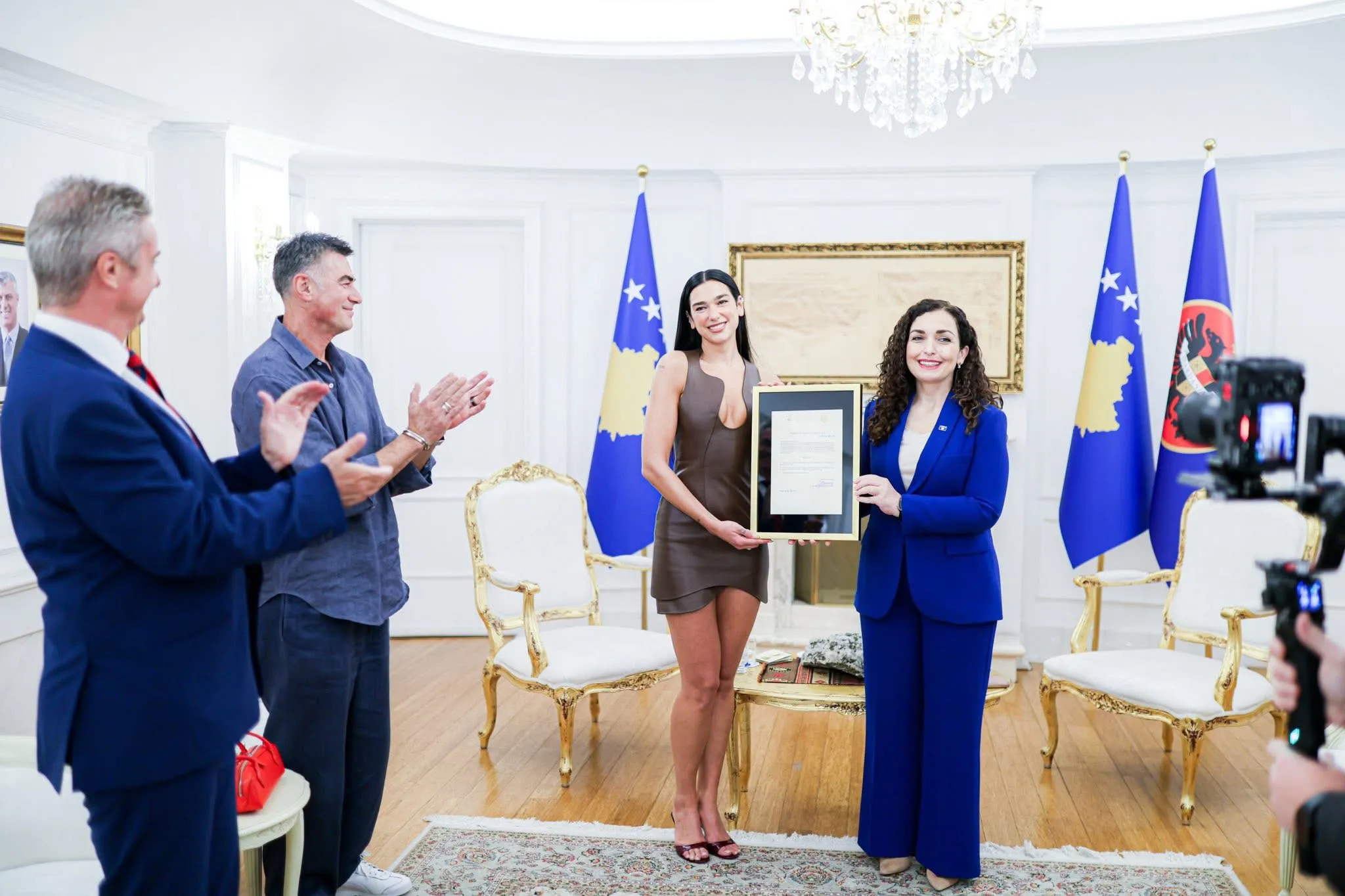 Dua Lipa merr shtetësinë e Republikës së Kosovës