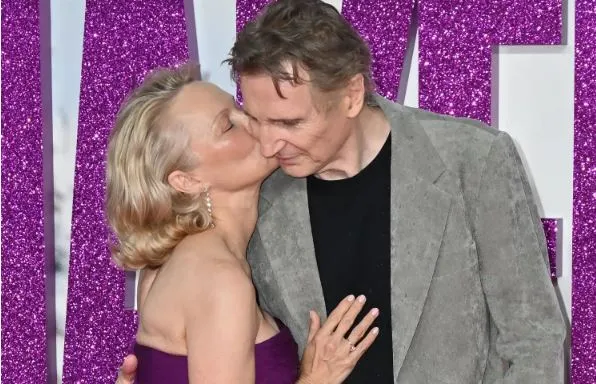 Pamela Anderson dhe Liam Neeson janë në një lidhje