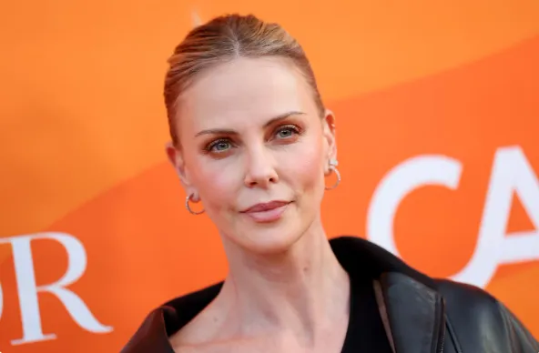 Charlize Theron habit: Kam bërë s*ks me një 26-vjeçar për një natë, ishte e mrekullueshme