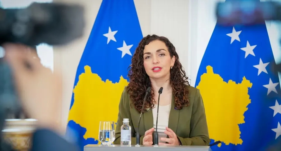 “S’duhet ta fusim kurrë agresorin dhe viktimën në një thes”- Osmani: Serbia përpiqet vazhdimisht ta destabilizojë Kosovën