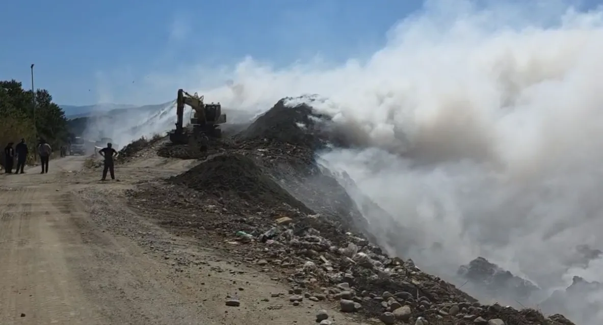 (VIDEO) Masakër mjedisore në Elbasan/ Zjarri “përpin” inceneratorin,“ECO-ELB” në qendër të hetimeve. Prokuroria hap dosje të re