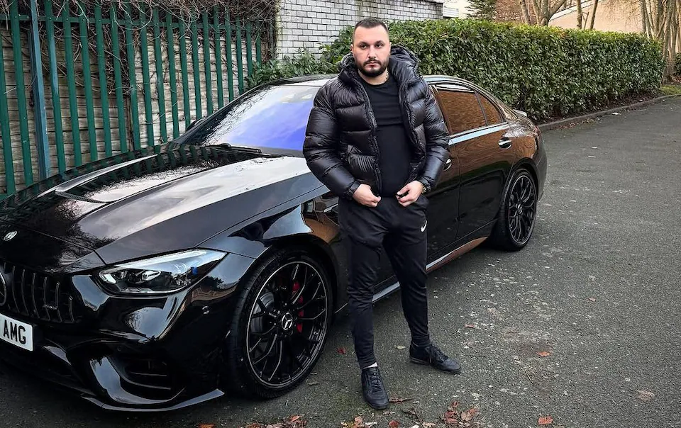 EMRI/ Shqiptari sfidon autoritetet britanike me supermakinë 80 mijë paund dhe kërkesë për azil