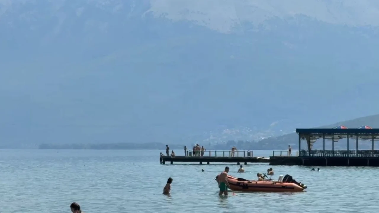 Gjendjet trup i pajetë në ujërat e liqenit të Pogradecit