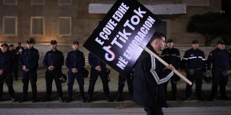 Media publike austriake: Rama përfitoi politikisht nga ndalimi i TikTok-ut