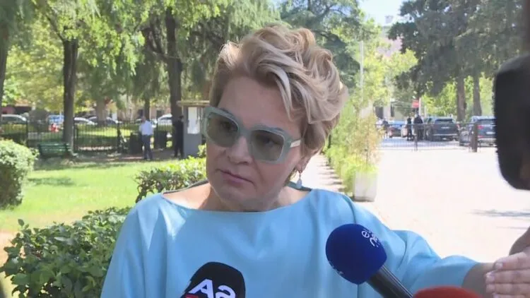 Kryemadhi sulmon Blushin: E largoi Metën nga shtëpia. Nëse do një fustan dhe taka të miat ia jap me qejf