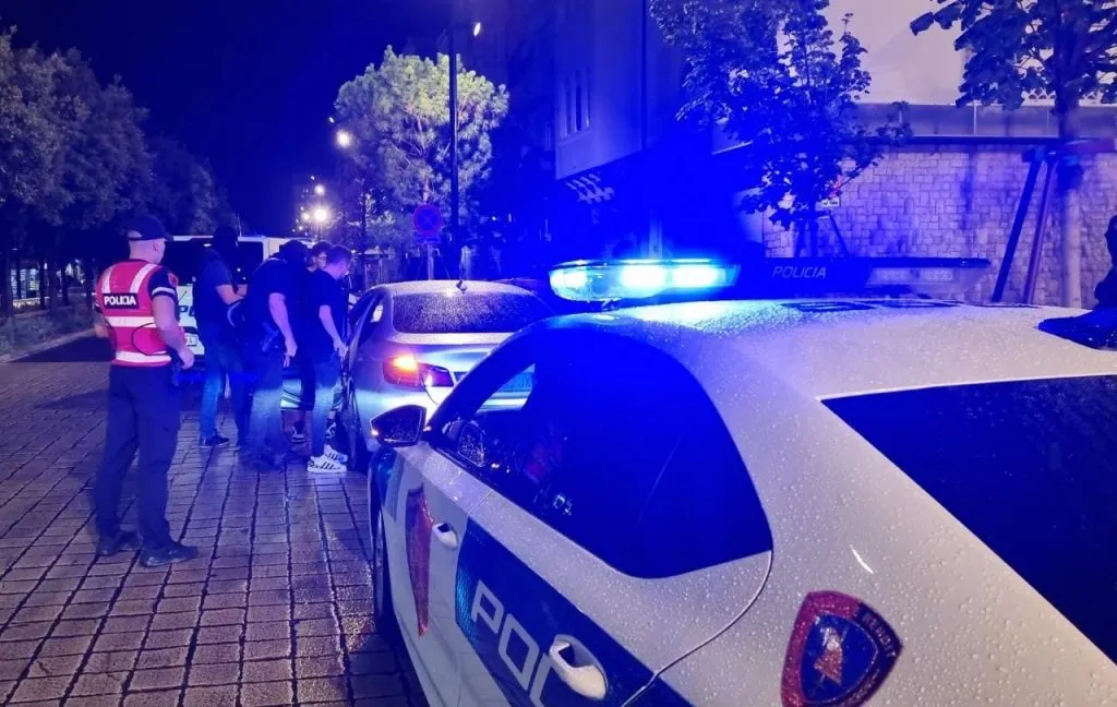 Policia jep detajet e të plagosurit në Sarandë: U godit me tytë pistolete, nuk ka plagë nga armë zjarri