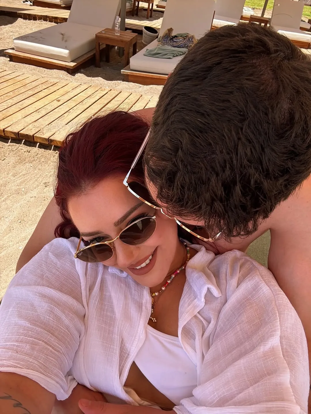 Ronela Hajati në një romancë? Foto me mashkullin misterioz bëhet virale