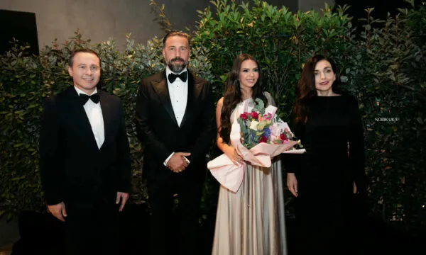 VIDEO/ Presidentja Vjosa Osmani, hedh valle në dasmën e vajzës së Ibrahim Rugovës