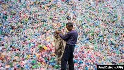 Kina, prodhuesja më e madhe e plastikës në botë