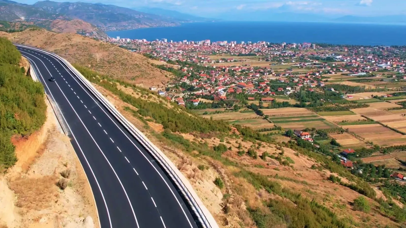 Gazetari e pëson nga fotot Ramës në rrugën Qukës–Qafë Plloçë