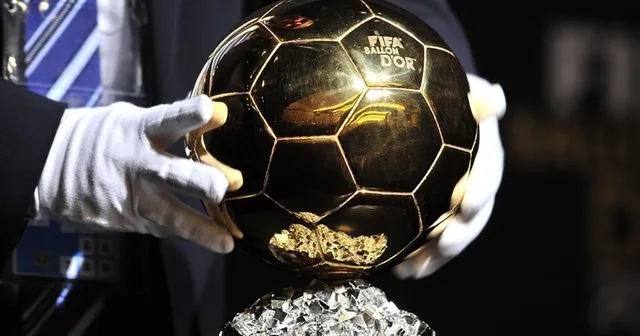 “Plas” te PSG/ Futbollistët përplasen për Topin e Artë