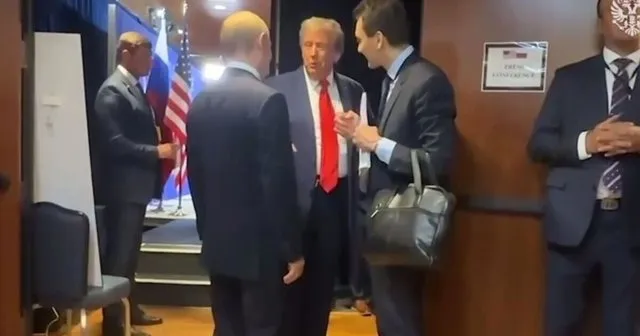Video virale/ Putin i dridhen këmbët gjatë takimit me Trump