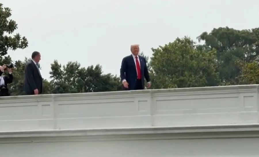 VIDEO/ Trump shfaqet në çatinë e Shtëpisë së Bardhë: Po vendos një armë bërthamore