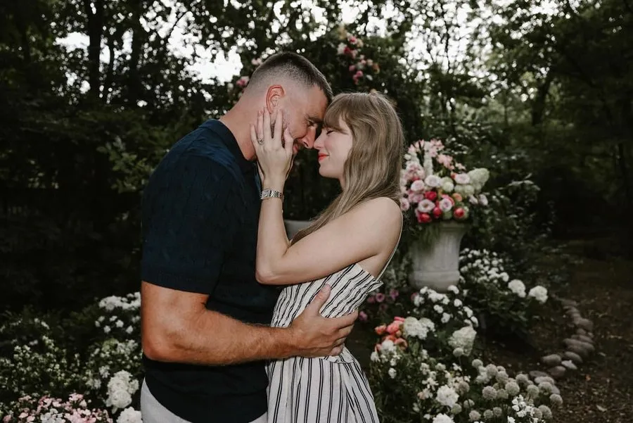 Sa kushtoi propozimi përrallor i Taylor Swift nga fustani tek lulet