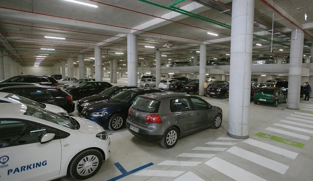 Tabela/Sa do rriten detyrimet e taksës së ndërtesës për pronarët e parkimeve e bodrumeve në rrethe