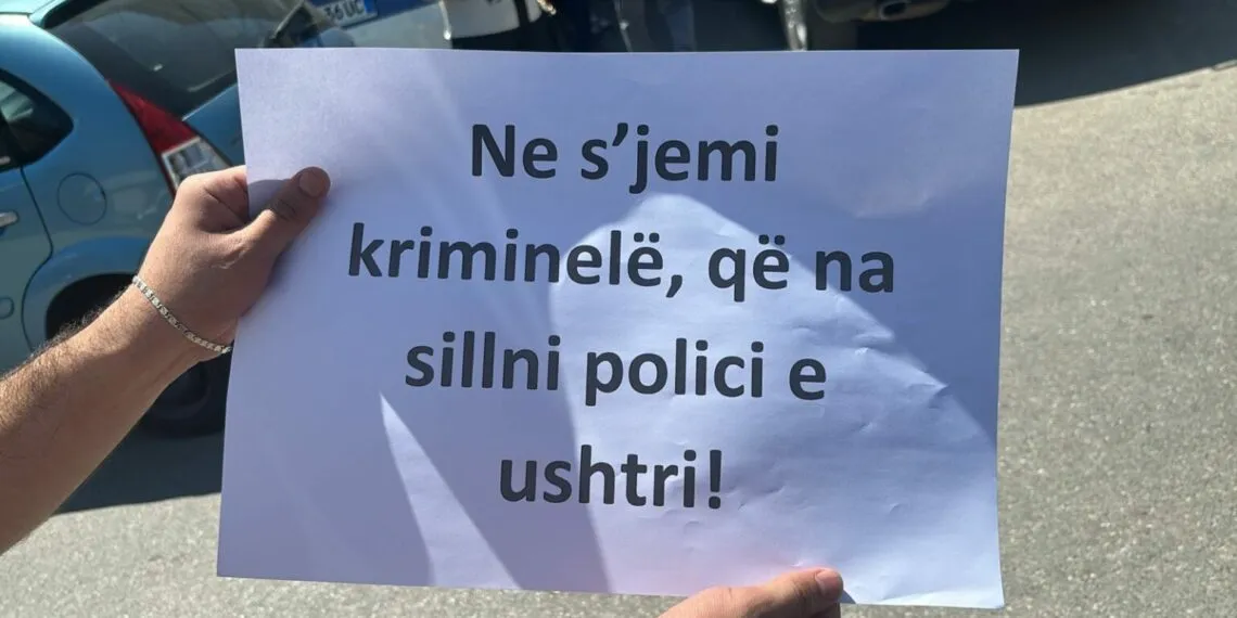 Mbyllja e News24/ Gazetarët në protestë