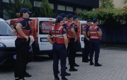 Policia rrethon News 24, ndalohet hyrja në TV