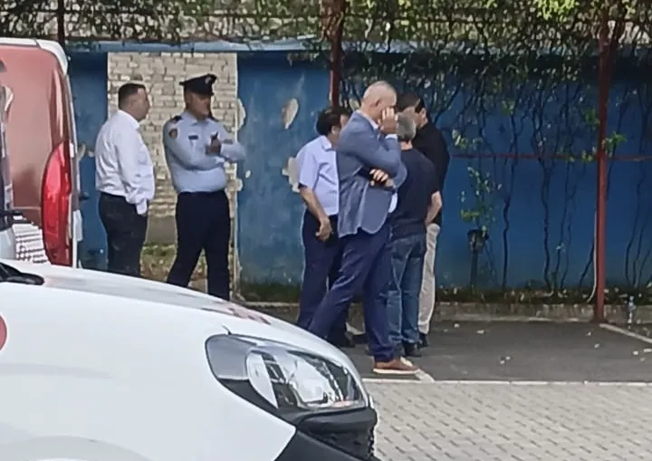 Policia rrethon News24, reagon Unioni i Gazetarëve: Mos bllokoni raportimin