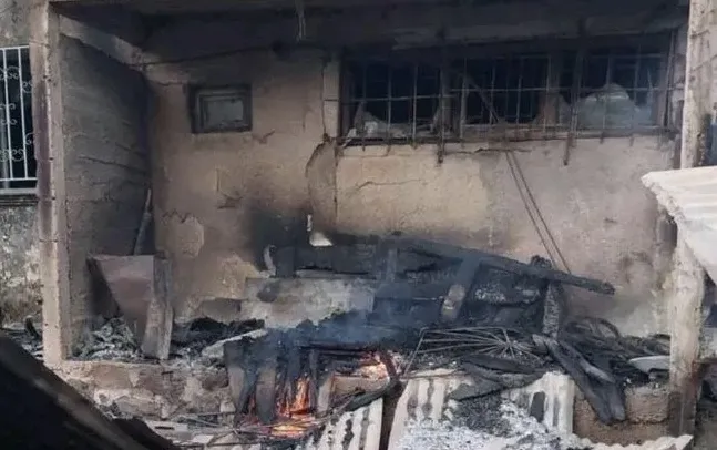 Luftë me flakët prej 7 ditësh në Finiq, digjen banesat dhe evakuohen banorët