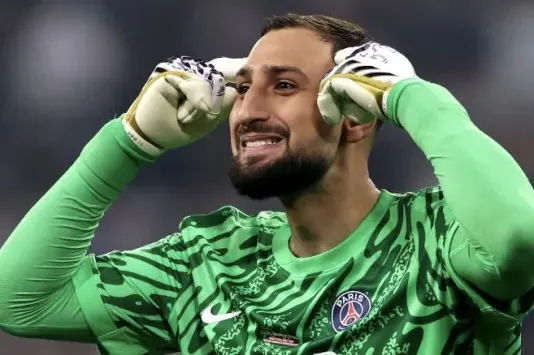 U la jashtë skuadre, Gianluigi Donnarumma largohet nga PSG