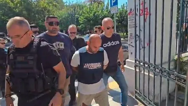 “Isha i hutuar”/ 40-vjeçari shqiptar që vrau gruan takon vajzën 18-vjeçare në gjykatë