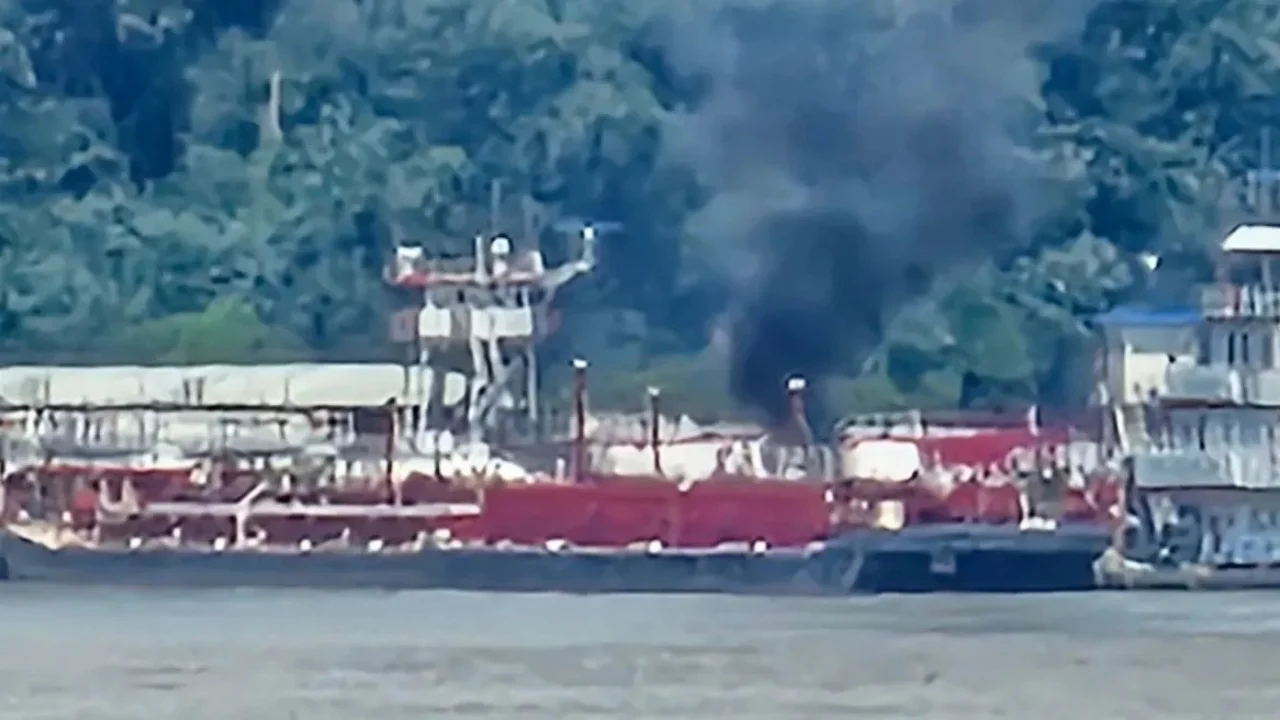 Helikopteri rrëzohet mbi një barkë, dy të vdekur