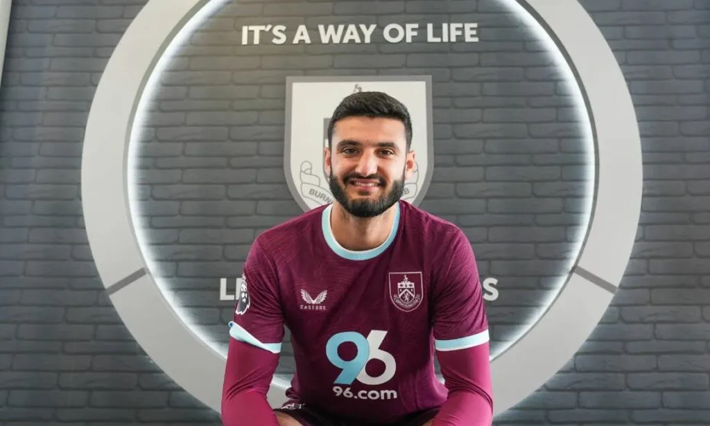 Broja zgjidhet titullar, debuton te Burnley