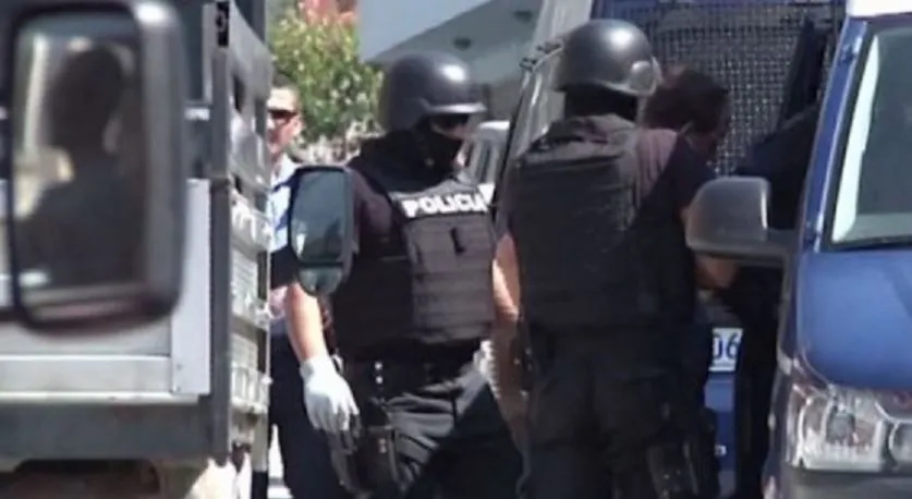 Tjetër aksion/ Arrestohen disa persona në Shkozet