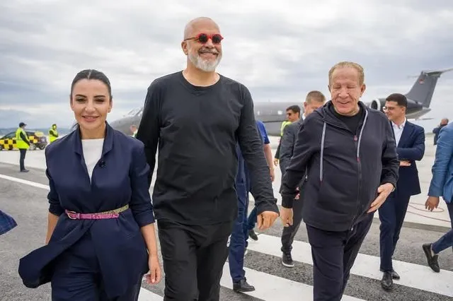 Duan t’i marin aeroportin e Vlorës/ Reagon Behgjet Pacolli