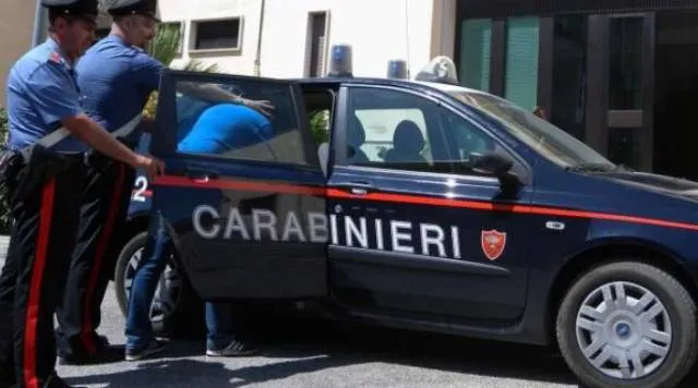 Policia italiane shkatërron bandën e hajdutëve shqiptarë, një prej grabitësve hidhet nga ballkoni dhe arratiset