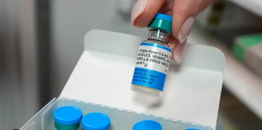 SHBA anulon 500 milionë dollarë fonde për vaksinat mRNA kundër gripit dhe Covid-19