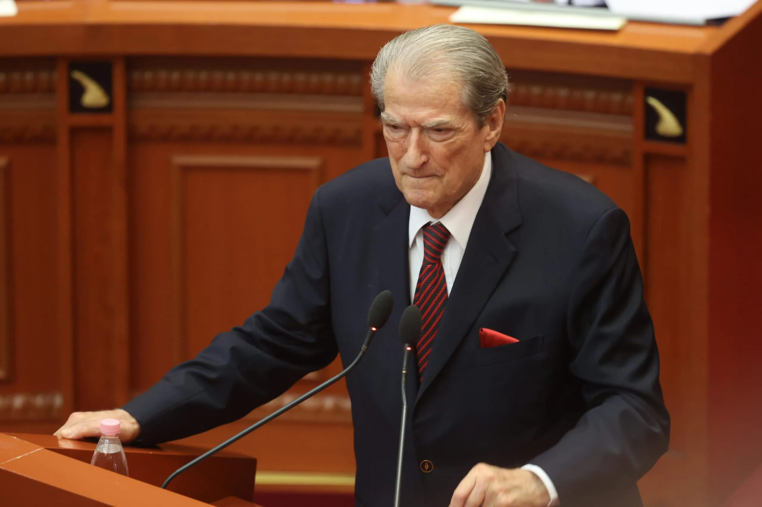 Si do të sillet opozita në Parlament në shtator? Përgjigjet Berisha