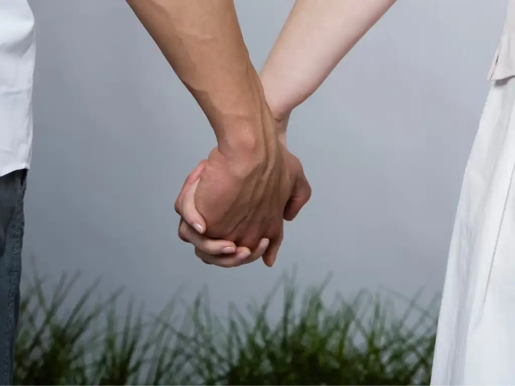 Dashuria që ndihmon trupin, si prekja e partnerit ndikon në shëndetin tuaj
