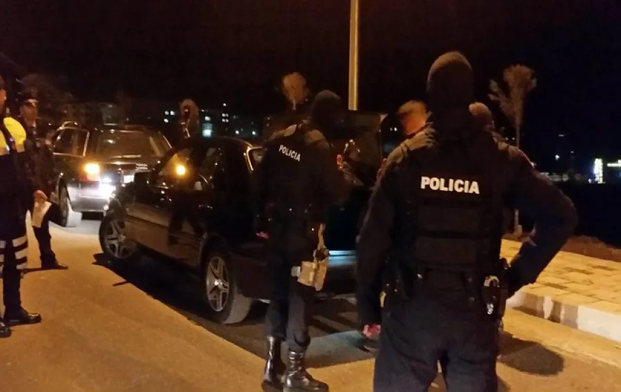 Emrat/ Kush janë dy të arrestuarit nga operacioni në Shkozet. Njëri mik i Rrumit