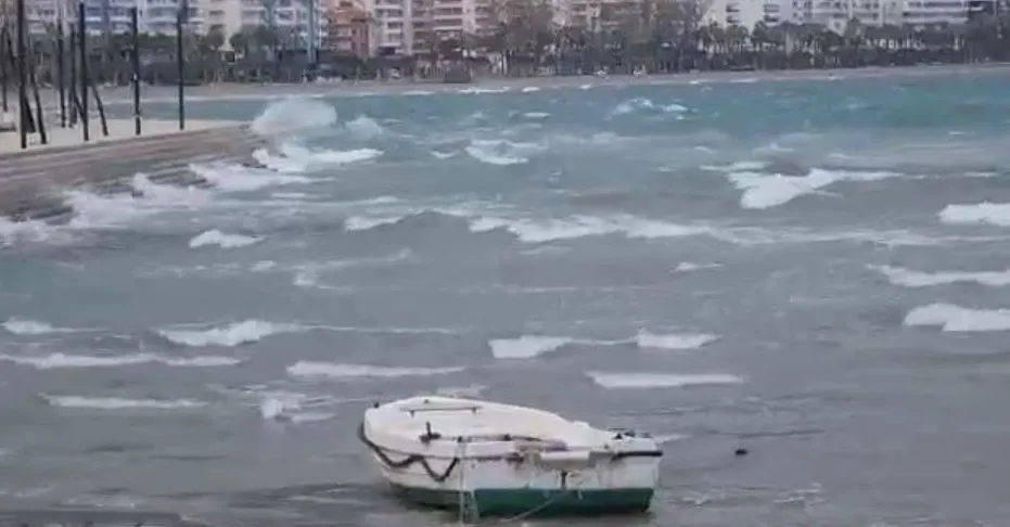 Përkeqësohet moti në Vlorë dhe Himarë, ndalohet lundrimi i mjeteve të vogla
