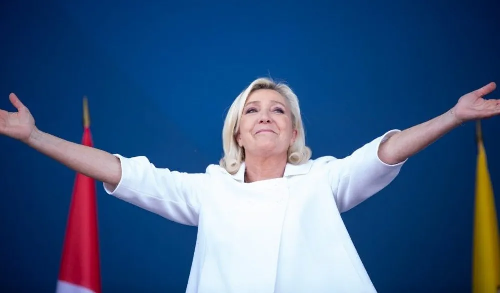 “Jam gati të sakrifikoj të gjitha mandatet e Tokës”, kërcënimi i prerë i Marine Le Pen në kulmin e krizës në Francë