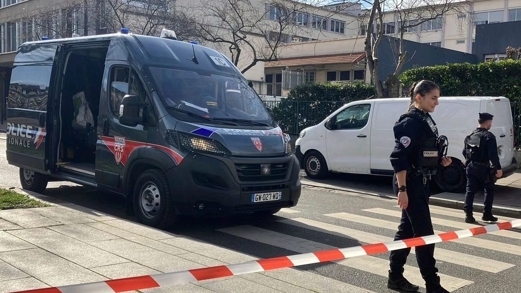 Sulm me thikë, 4 persona të plagosur