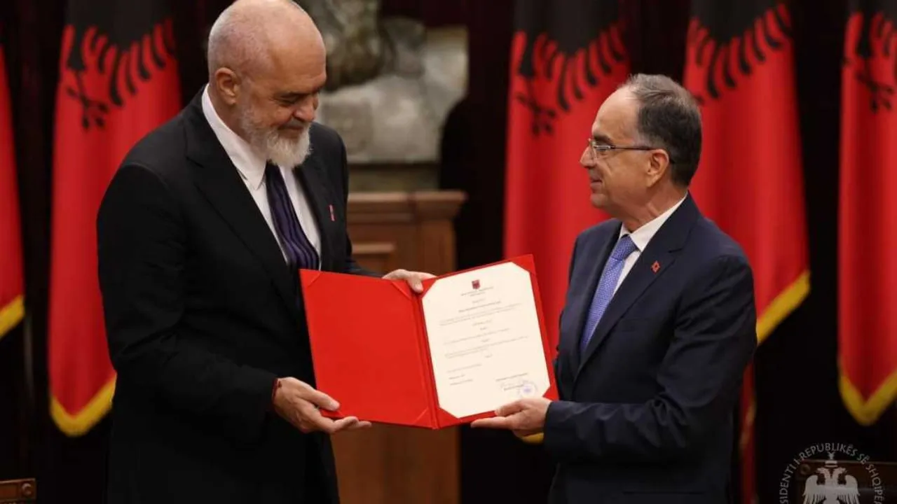 Begaj dekreton 16 ministrat e kabinetit Rama 4. Diella ende në pritje
