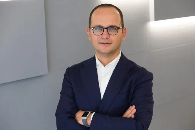 Njeriu apo inteligjenca artificiale?