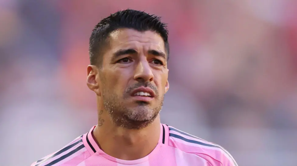 Suarez kërkon falje pasi pështyu trajnerin e skuadrës kundërshtare