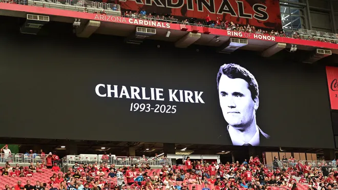 LIVE/ Ceremonia mortore e Charlie Kirk, 200 mijë njerëz, i pranishëm edhe Trump